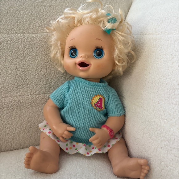 Baby Alive 2010 Doll - Picture 1 of 3